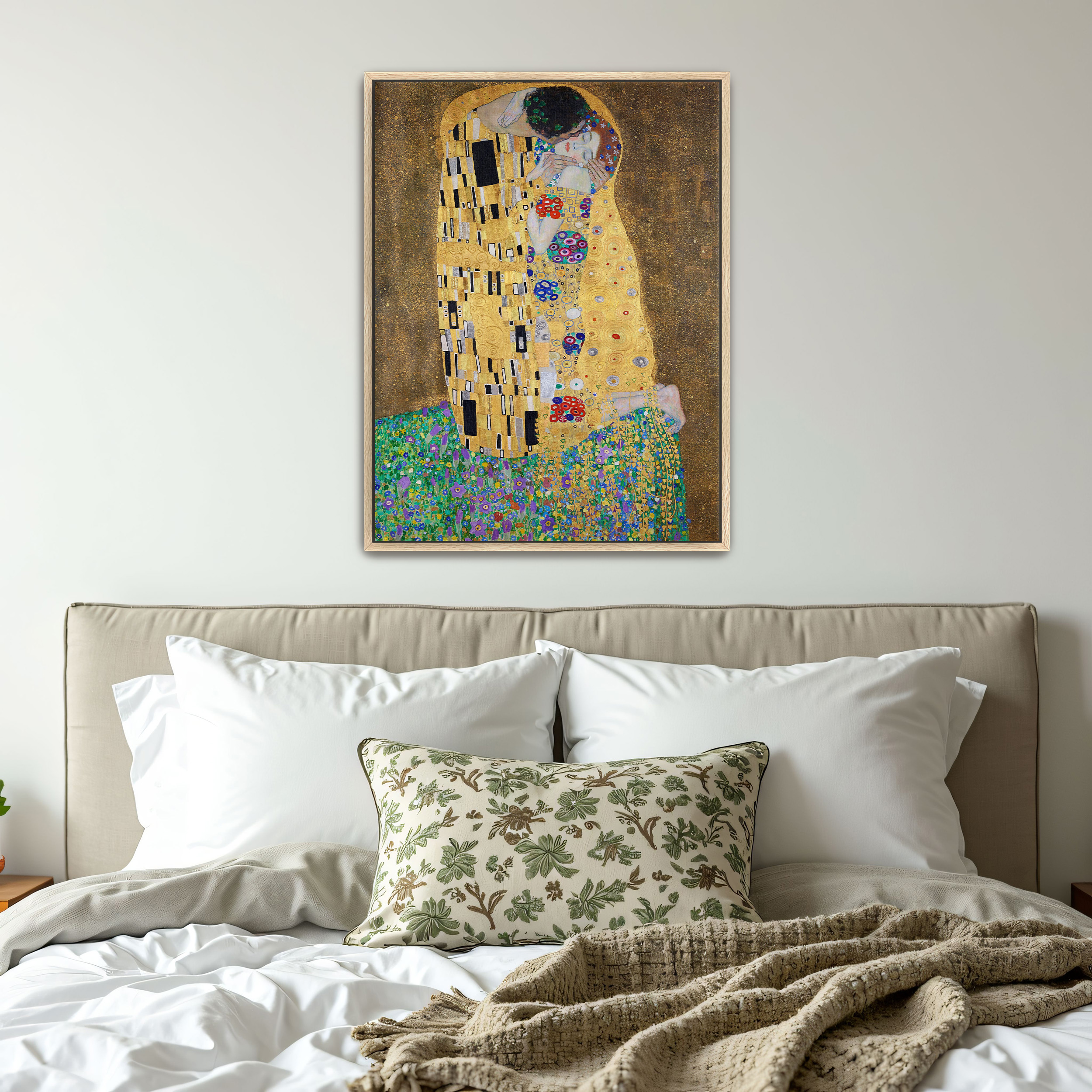 The Kiss by Gustav Klimt as a print on a wall, room view 4